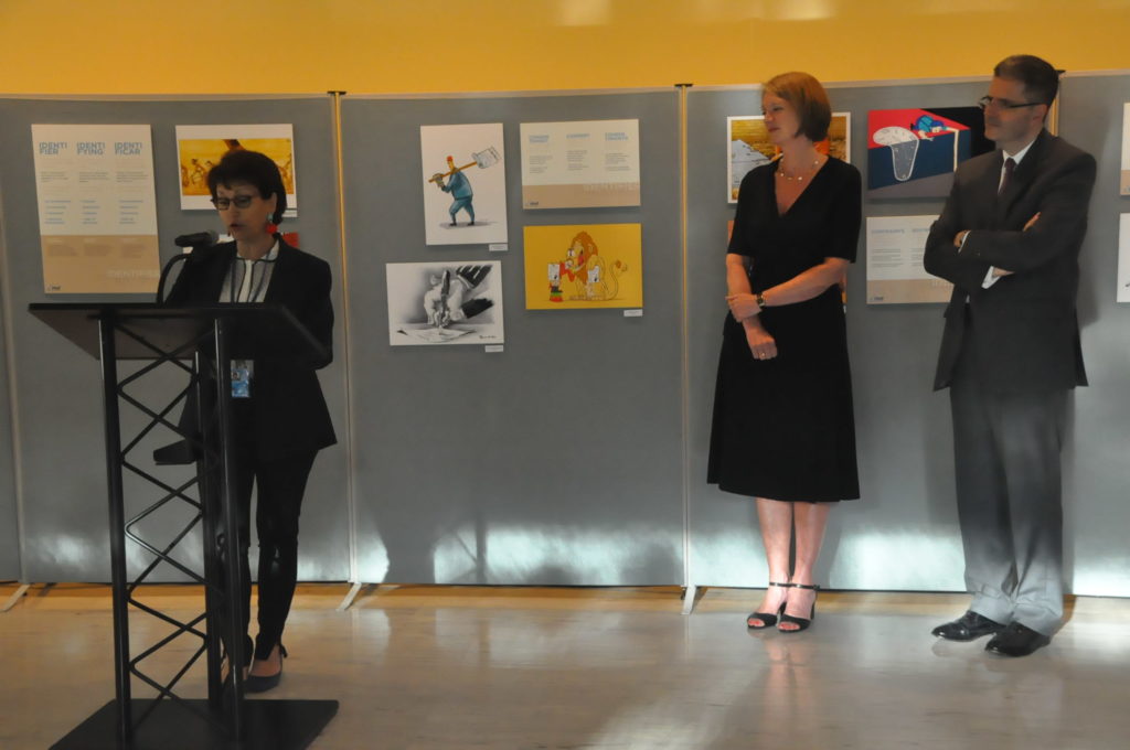 Martine Combemale, fondatrice de RHSF, durant le discours d'inauguration