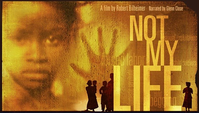 Affiche du film Not my life montrant des silhouettes et un enfant qui semble être victime de travail forcé