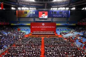 Salle de conférence remplie à l'université de Pékin